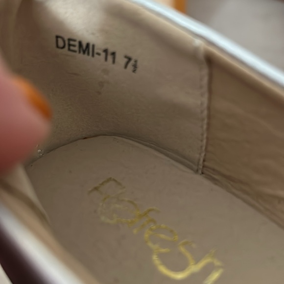 Refresh Demi-11 Silver Flats - Picture 5 of 6